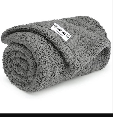 Fluffy Fleece Pet Blanket - Soft & Warm Throw for Dogs & Cats